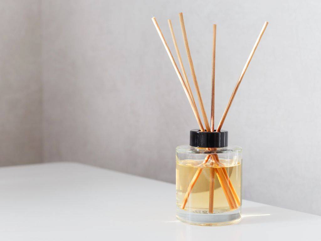 a reed diffuser can mask the bad odor that attracts flies